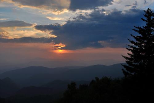 <img500*333:stuff/I_Love_sunsets.jpg>
