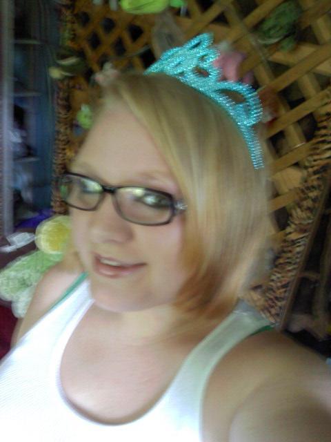 <img0*640:stuff/Just_like_Barbie%2c_always_smiling..jpg>