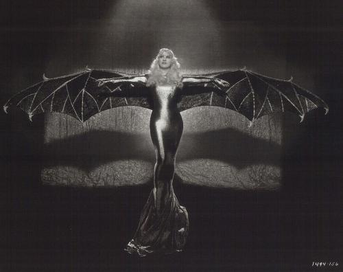 <img500*396:stuff/Mae_West.jpg>