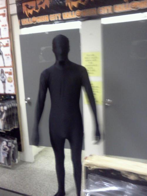 <img500*666:stuff/Me_in_a_black_morph_suit.jpg>