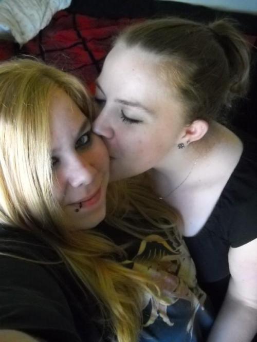<img500*666:stuff/My_sister_And_I.jpg>