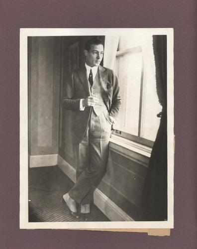 <img0*500:stuff/Rodolpho_Valentino.jpg>