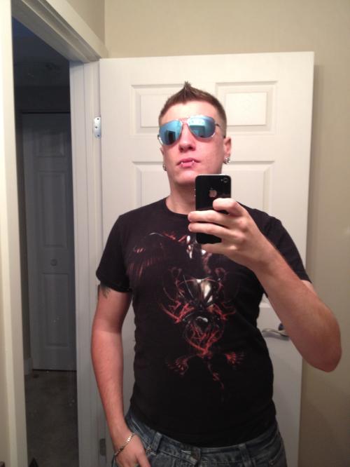 Stereotypical_mirror_shot.