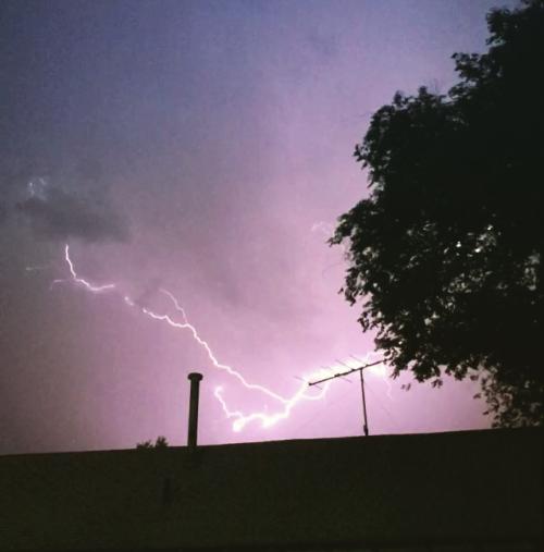 <img500*0:stuff/aj/12237/Lightning%20.jpg>