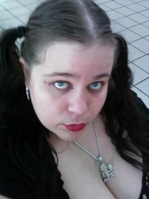 <img0*400:stuff/innocent_goth.jpg>