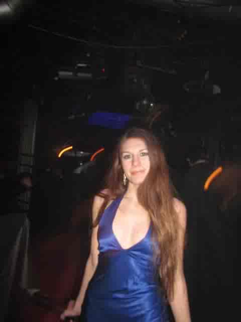 <img0*640:stuff/me_in_a_dress.jpg>